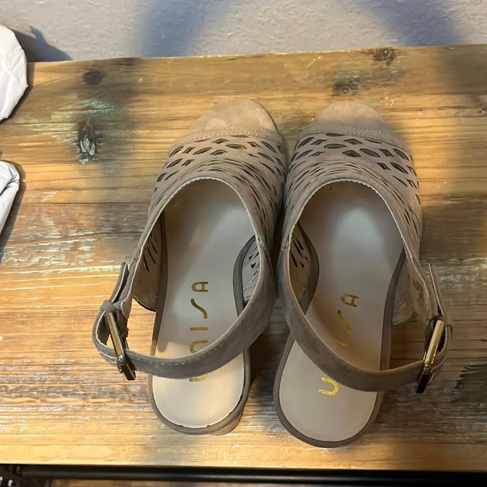 Unisa "Unperle" perforated chunky heel cage sandal size 8 Like New - Picture 6 of 8